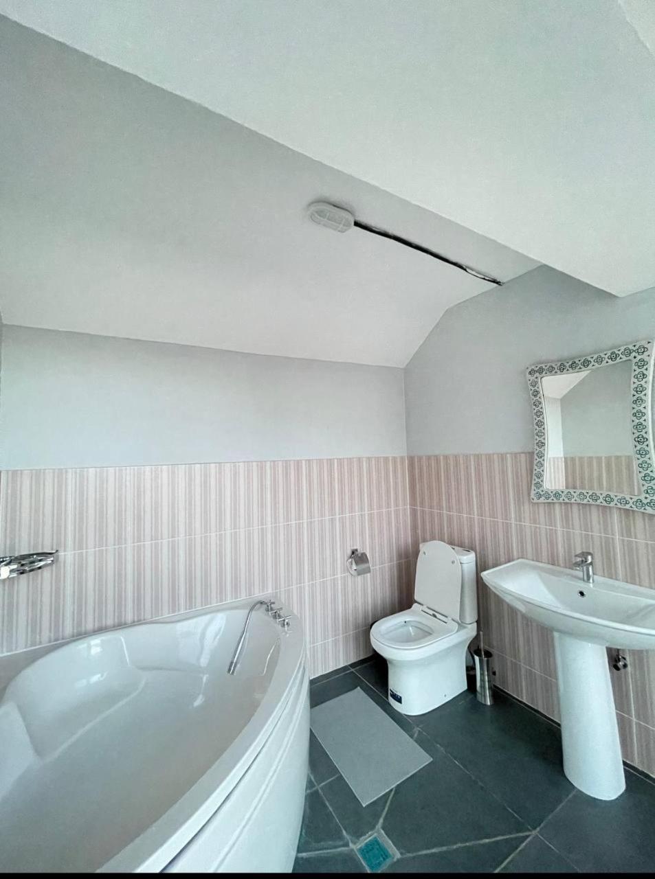 Local Hotel Ташкент Экстерьер фото